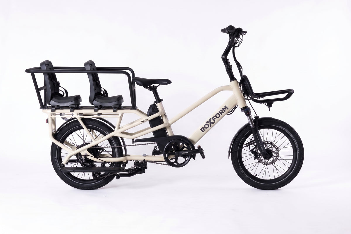Roxform PORTO S electric longtail cargo bike in Cream, side view, fitted with the Family Pack caboose and two Urban Iki junior seats [addon:family-pack-caboose-footrest-without-cushion] [addon:junior-seat-with-carrier-mount-bincho-black-bincho-black|2]